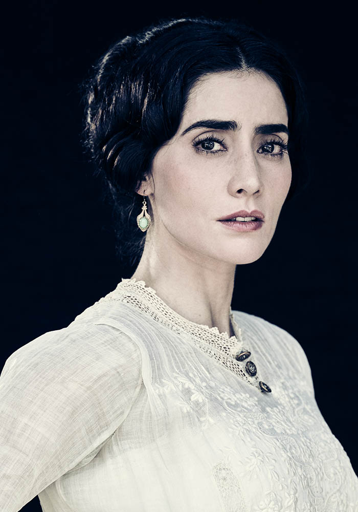 the-son-season-1-portraits-maria-garcia-paola-nunez-800×600