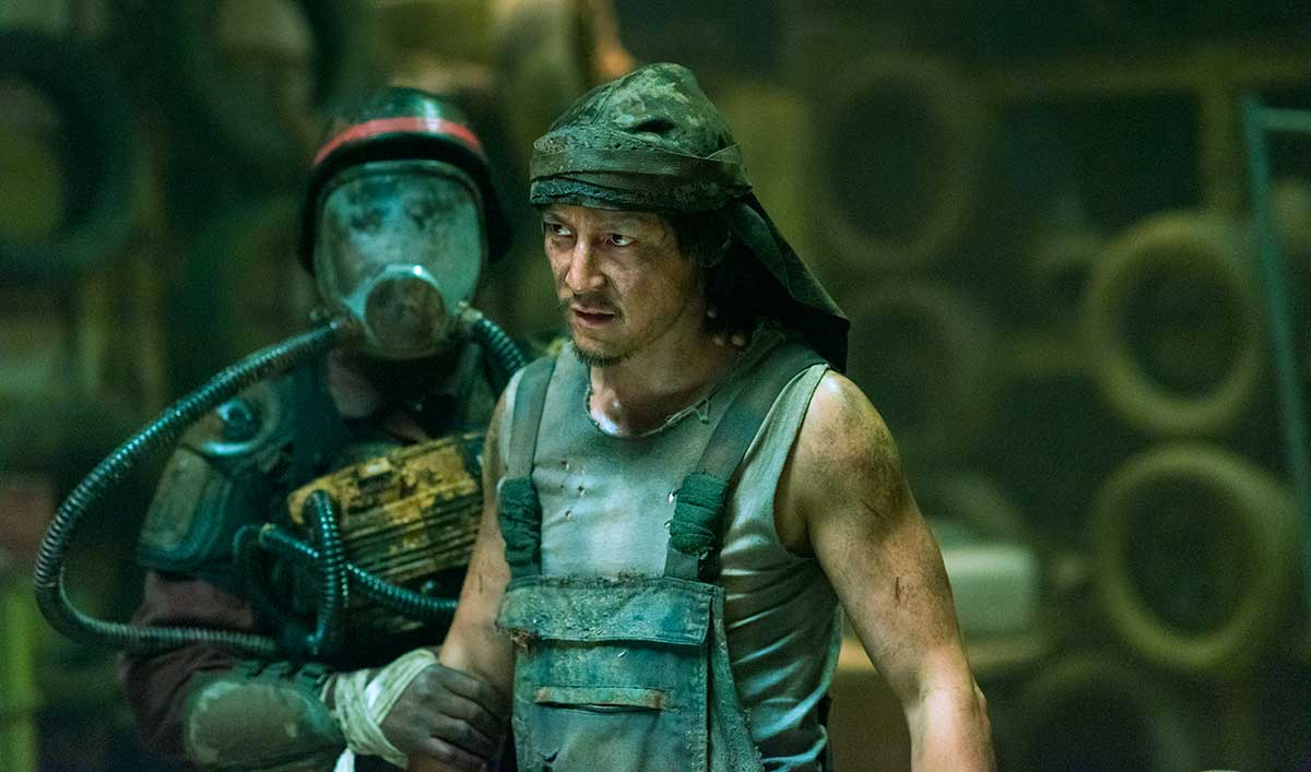 Extras for <em>Into the Badlands</em> Episode 2