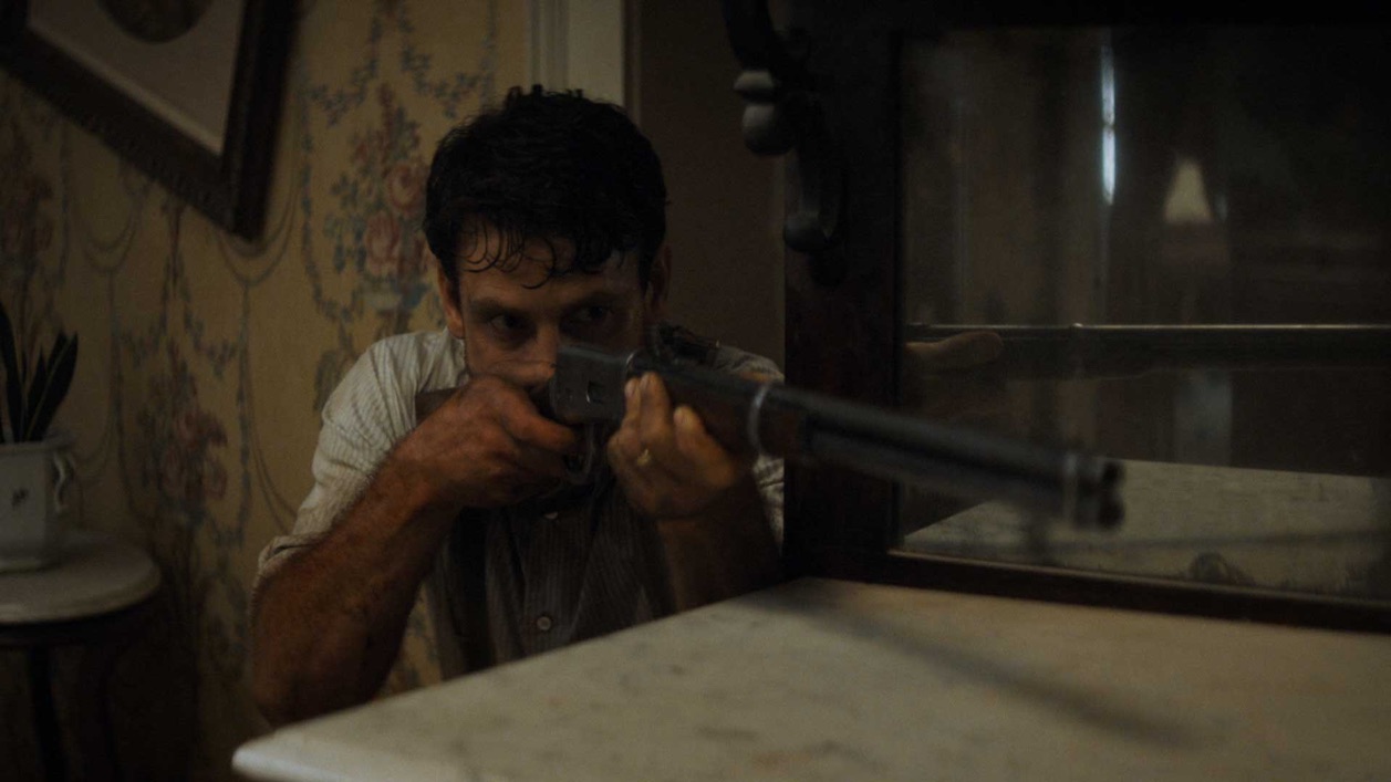 The McCulloughs Prepare for the Worst in This Powerful Scene
