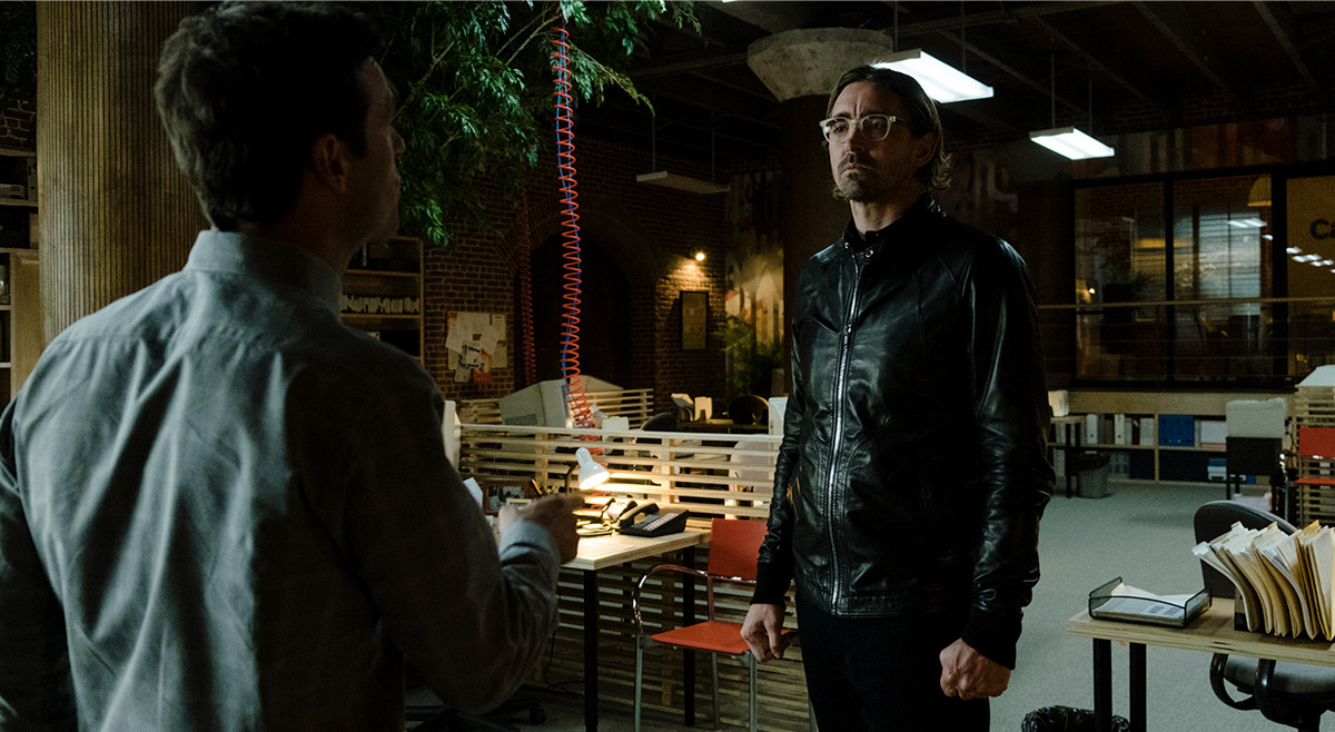 Season Premiere Sneak Peek: Can Joe and Gordon Get on the Same (Web) Page?