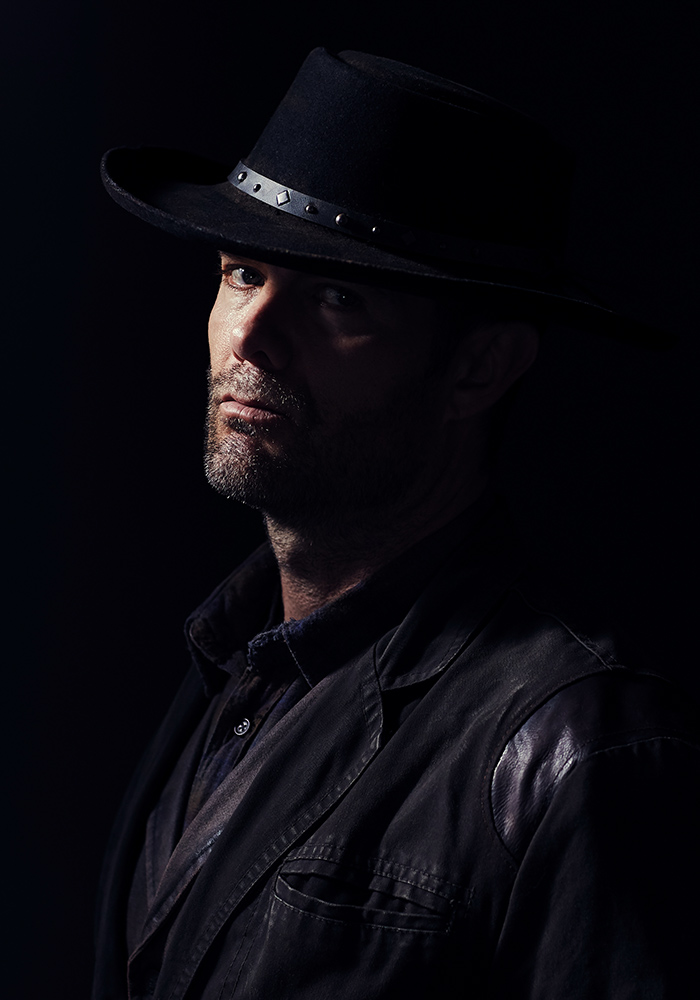 fear-the-walking-dead-season-4-cast-john-dillahunt-800×600