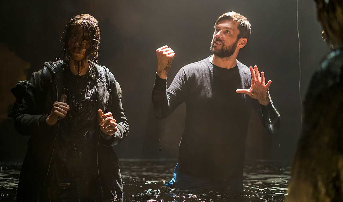 How the Cast and Crew Pulled Off the Walker-Filled Oil Tank Scene in <em>Fear the Walking Dead</em> Episode 2
