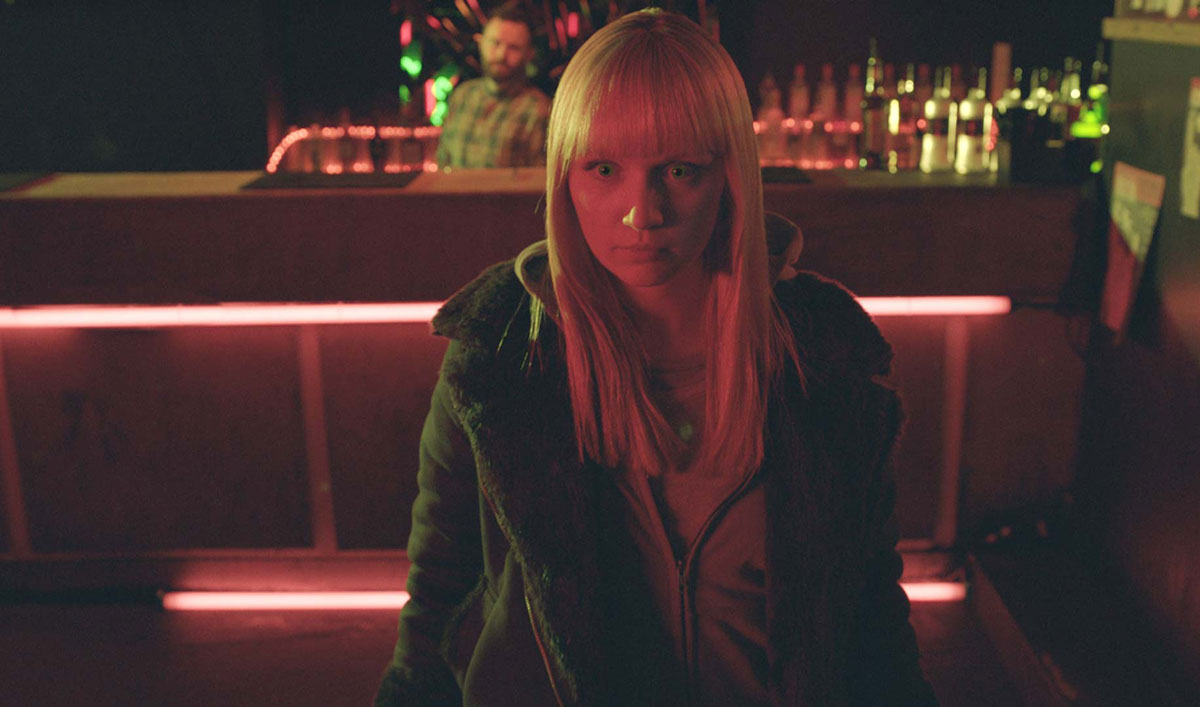 Sneak Peek of <em>HUMANS</em> Episode 6 — Niska Gets a Lead on the “Synth Who Sleeps”