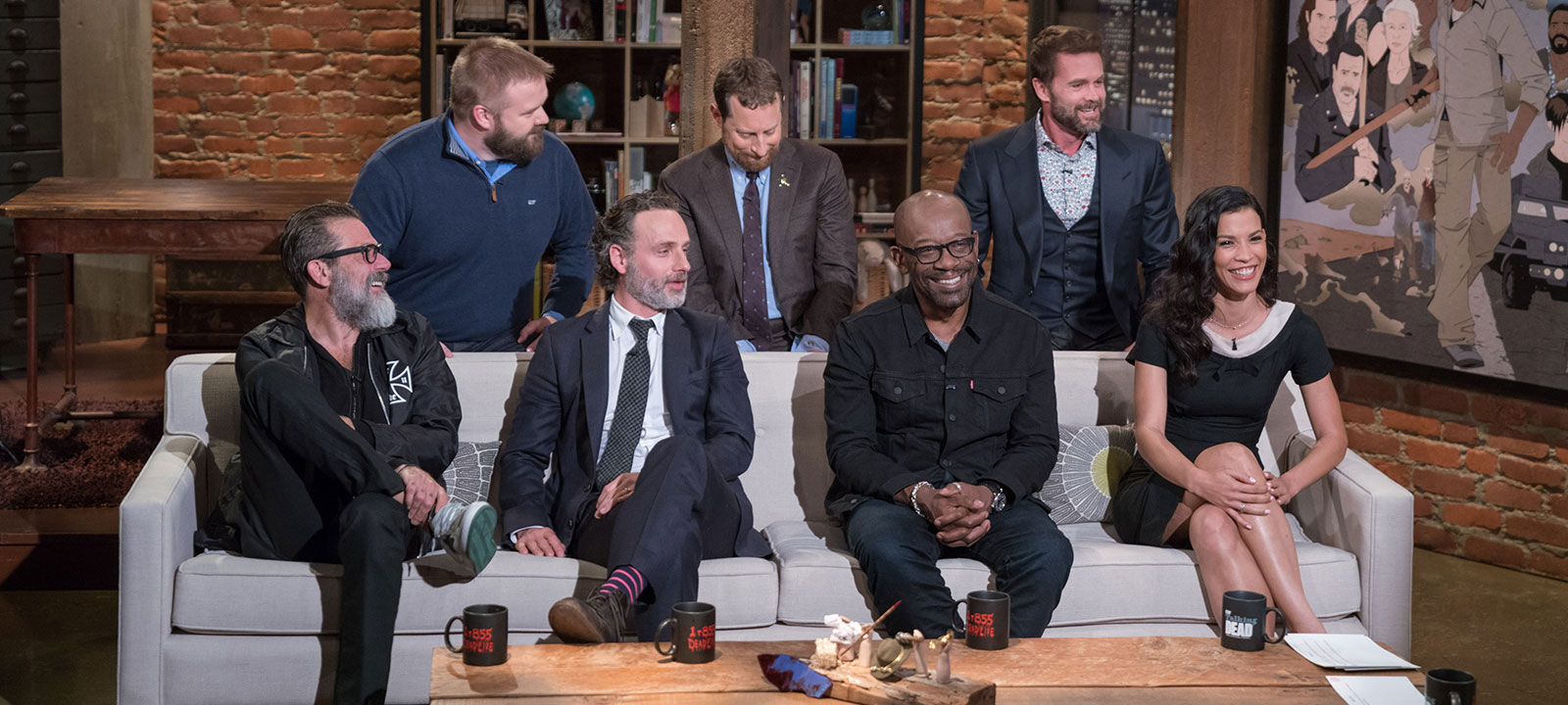 talking-dead-twd-ftwd-key-alt_800x600_MobileWeb_HomeHero