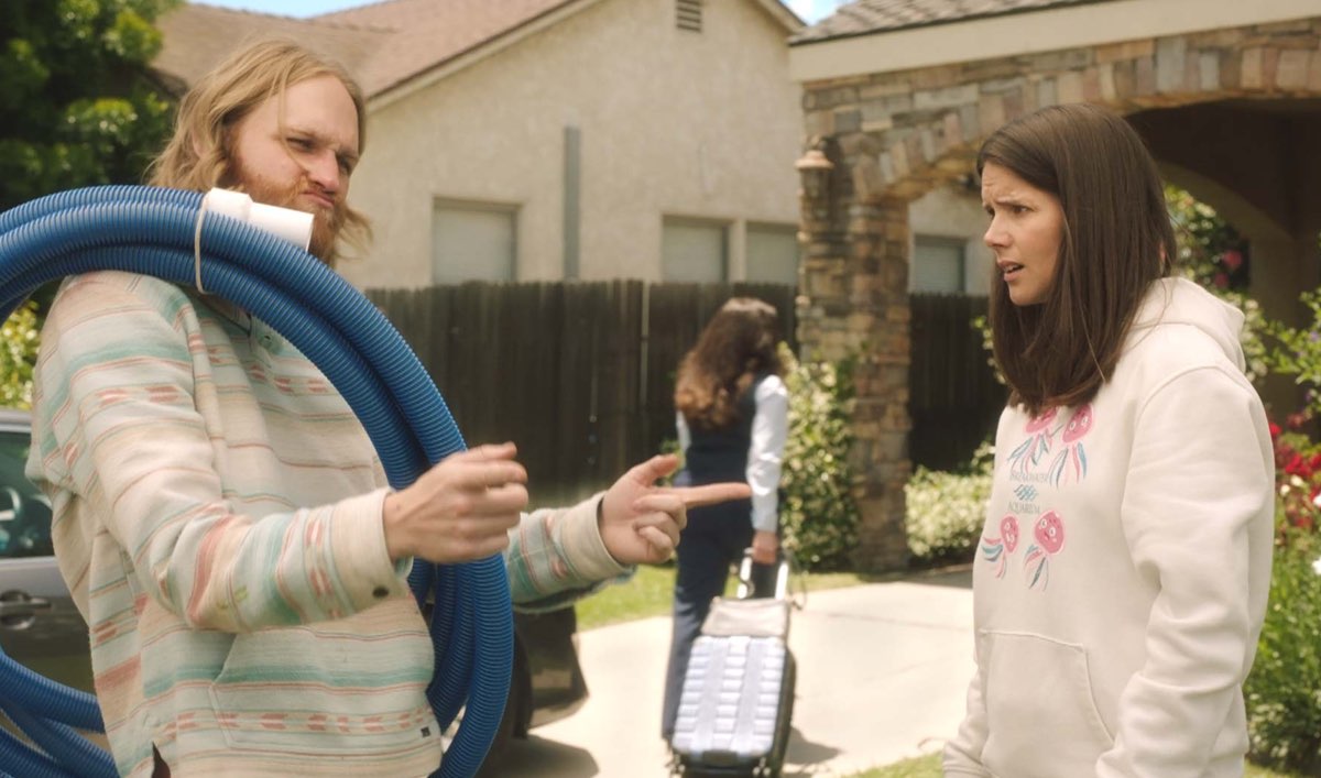 Liz Confronts Pool Party… With Her Car