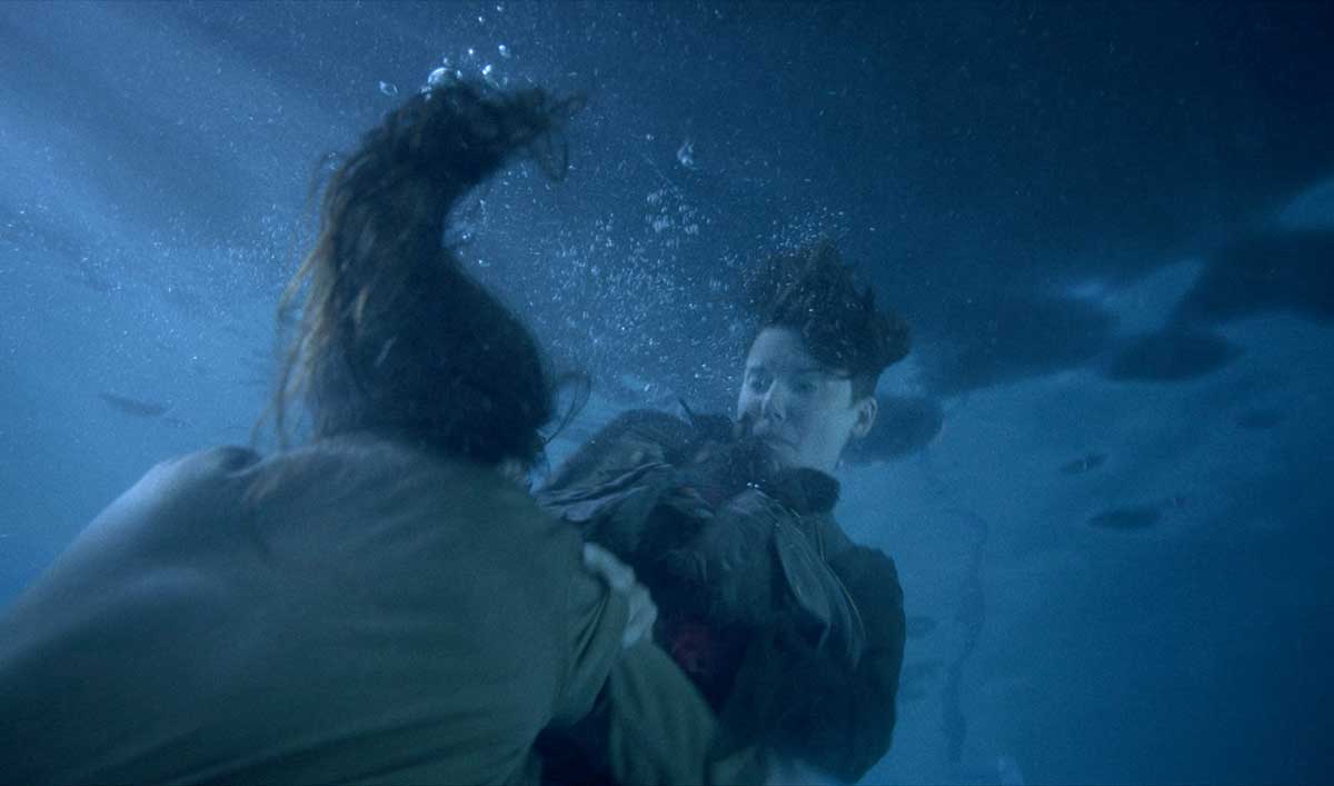 Watch Morgan and Al’s Intense Underwater Walker Kill From <em>Fear the Walking Dead</em> Episode 14