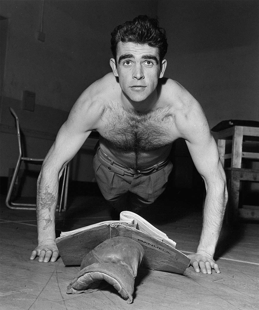 Sean-Connery-doing-push-ups-