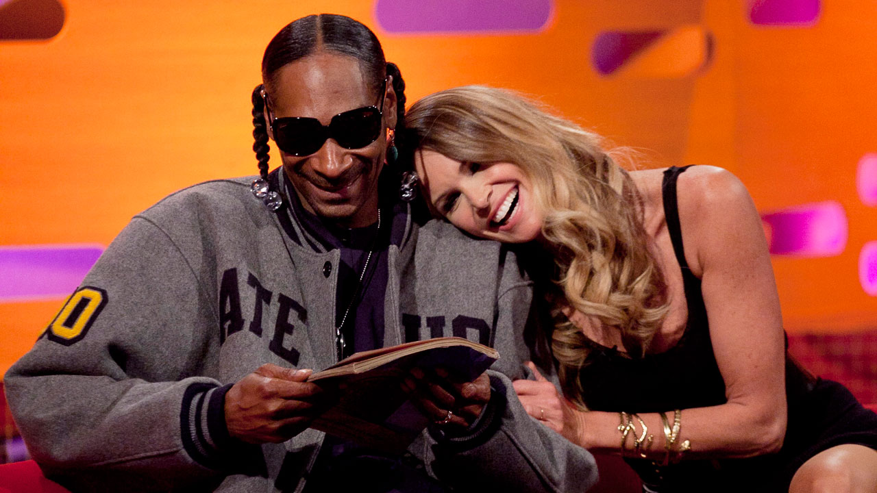 Snoop Dogg and Elle Macpherson have a moment during episode 11.