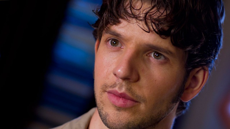 Hal (Damien Molony)