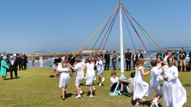 Maypole