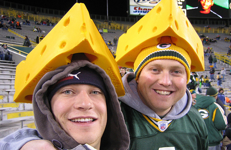 úgy tűnik, hogy a Greenbay Packer rajongók nem bánják a Cheesehead becenevet. (Flickr)'t seem to mind the Cheesehead nickname. (Flickr) 