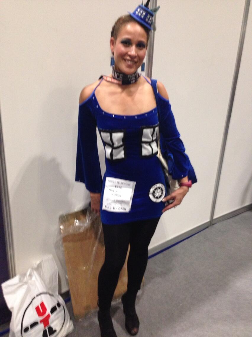A head-turning TARDIS ensemble complete with fascinator. (Photo: KW)