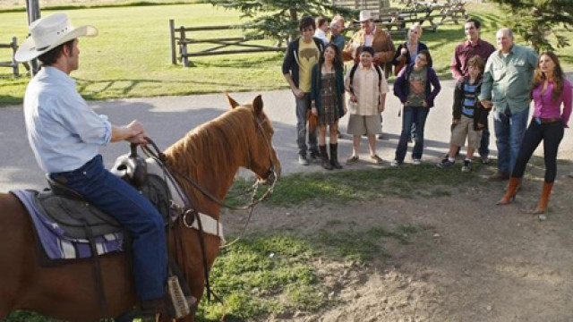 TIM BLAKE NELSON, REID EWING, AUBREY ANDERSON-EMMONS, SARAH HYLAND, JESSE TYLER FERGUSON, ERIC STONESTREET, RICO RODRIGUEZ, JULIE BOWEN, ARIEL WINTER, TY BURRELL, NOLAN GOULD, ED O’NEILL, SOFIA VERGARA
