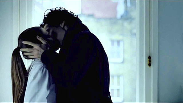 Sherlock and Molly Kiss