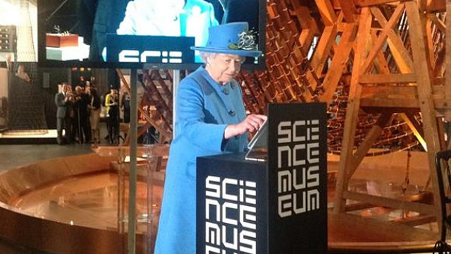 The Queen tweets