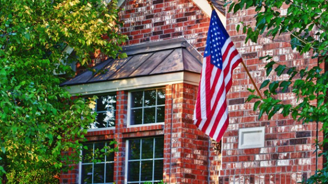 612x344_americanflag_house