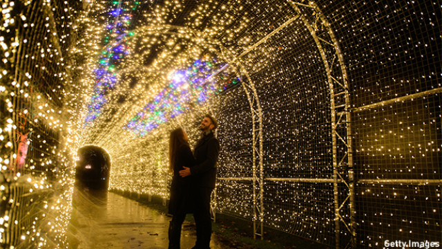 BRITAIN-ENTERTAINMENT-ART-CHRISTMAS