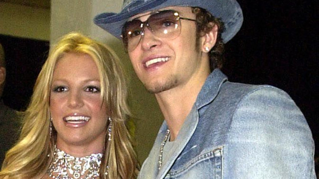 Pop star Britney Spears (l) and her boyfriend, sin