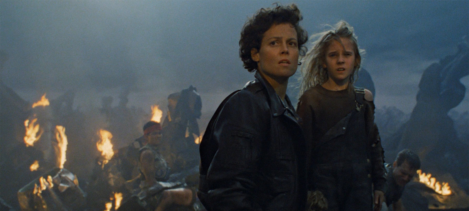 anglo_2000x1025_aliens