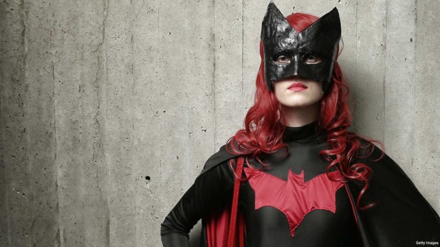anglo_2000x1125_batgirl_nycc