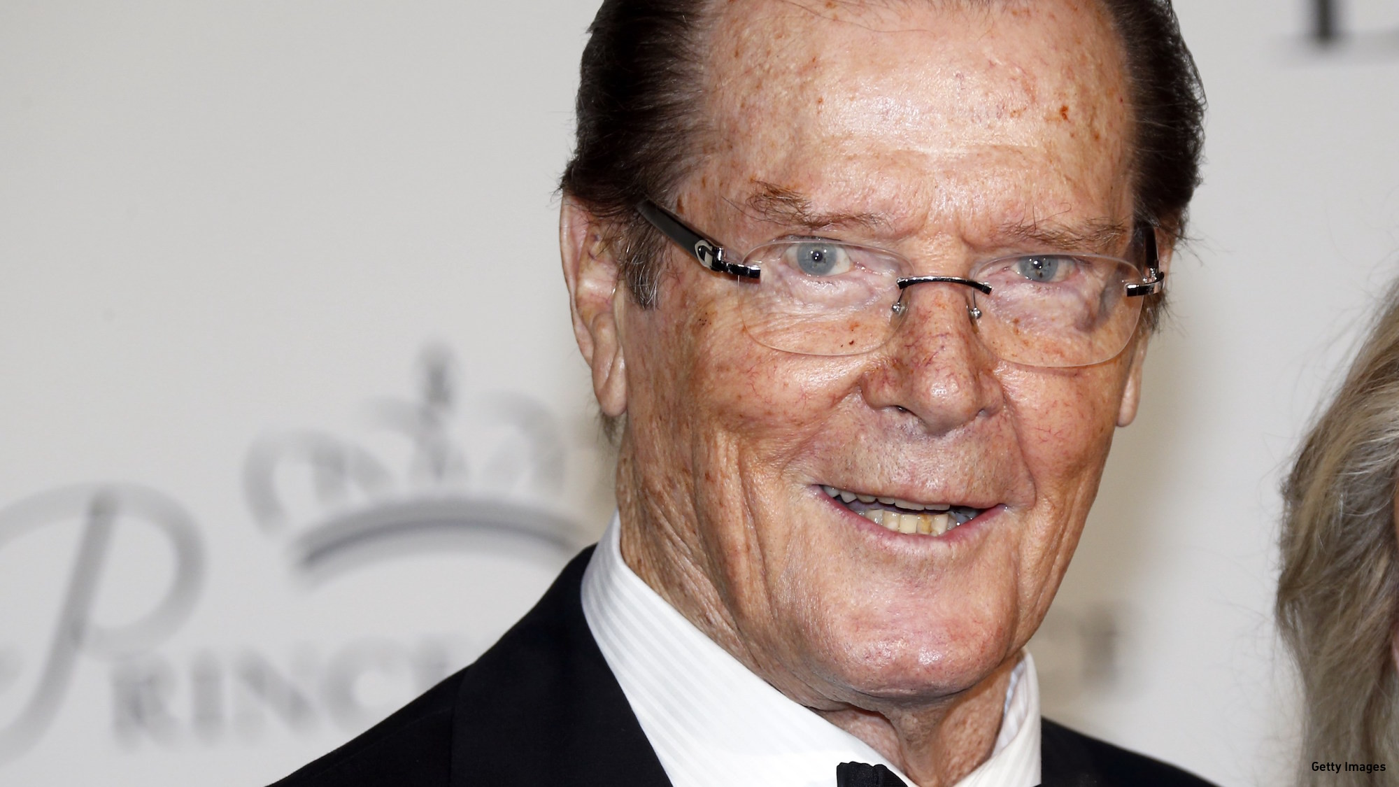 james-bond-actors-pay-tribute-to-sir-roger-moore-anglophenia-bbc