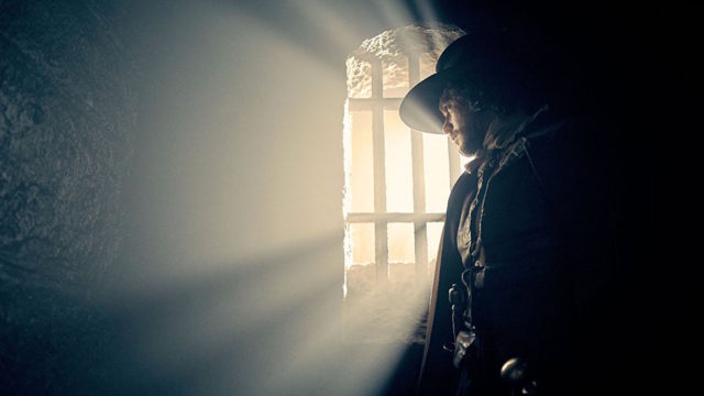 anglo_2000x1125_gunpowder2_kitharington