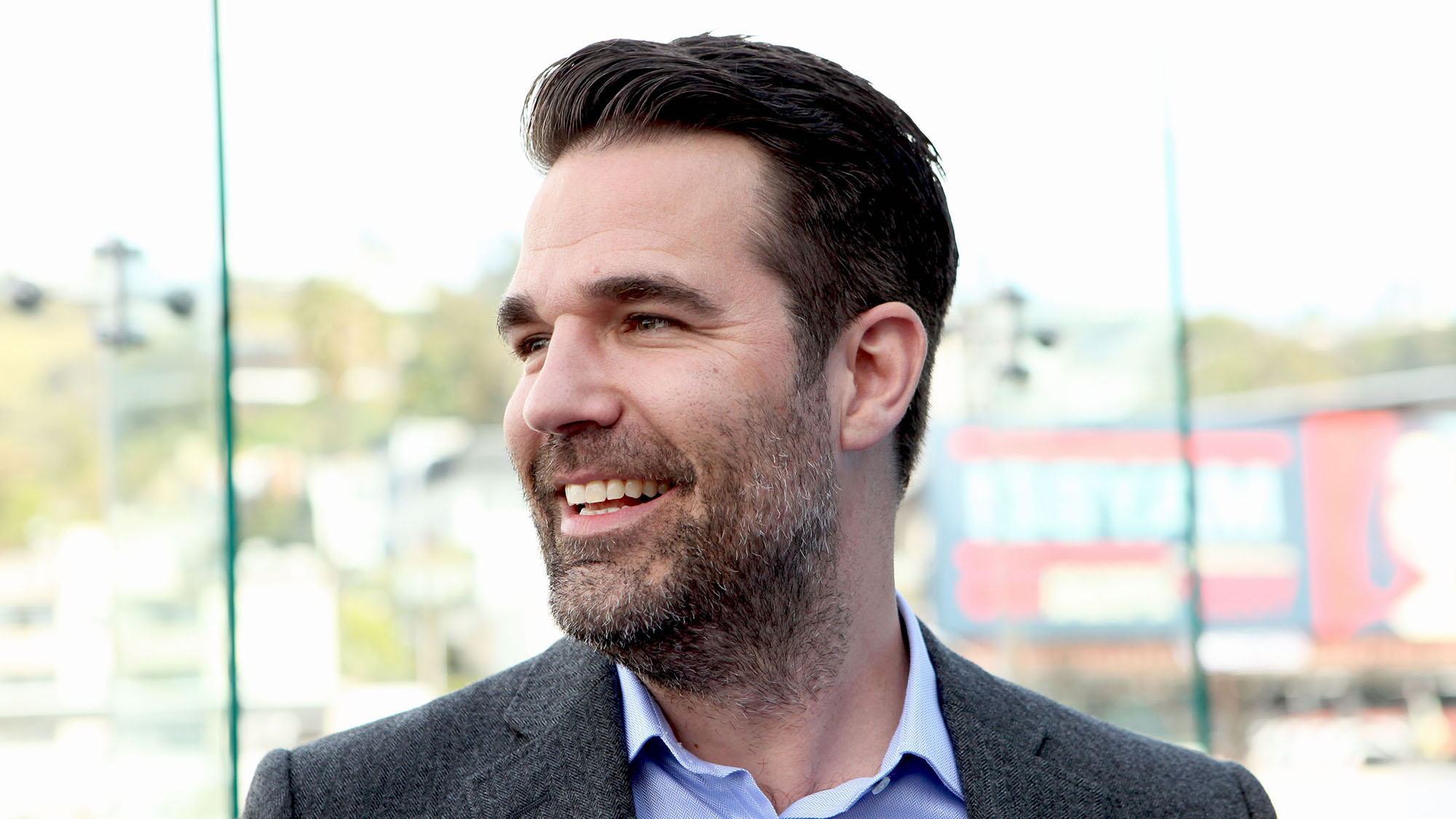 Rob Delaney vaping