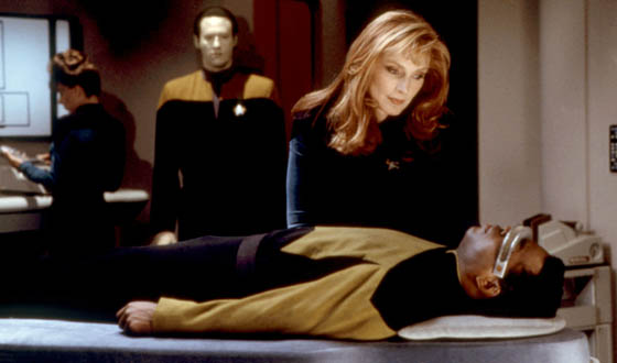 Artificial Retinas Set Their Sights on <em>Star Trek</em>‘s VISOR