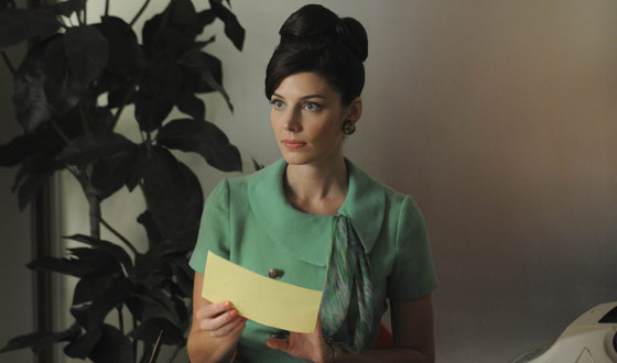 Paré Makes AskMen.com’s Top 10 Women; <em>Kansas City Star</em> Calls Shipka “Electrifying”