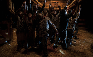 <em>Talking Dead</em> Poll – Your Girlfriend’s Father Has a Barn Full of Zombies… What Do You Do?