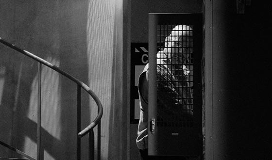 Photos – <em>Breaking Bad</em> Season 4 Gets Even Darker With New Black & White Pics