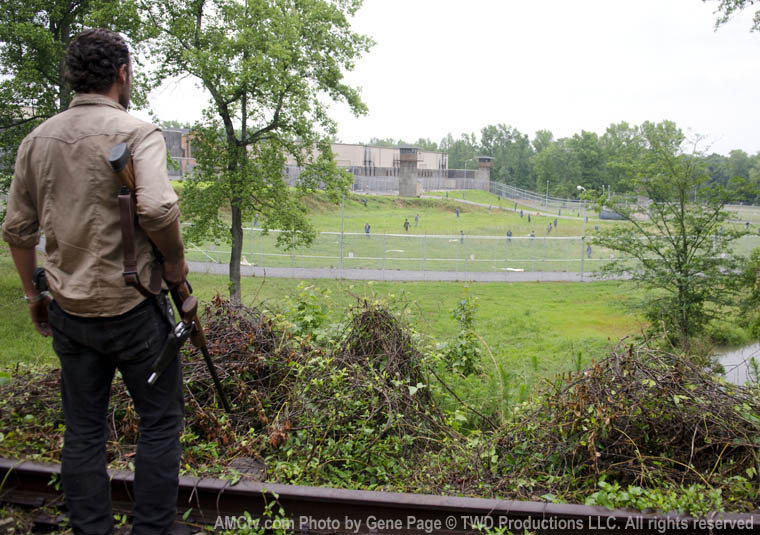 Rick Grimes (Andrew Lincoln) in Episode 1 of The Walking Dead