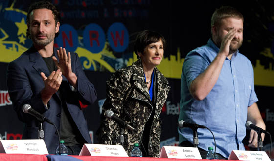 Photos – <em>The Walking Dead</em> Panel at New York Comic Con 2012