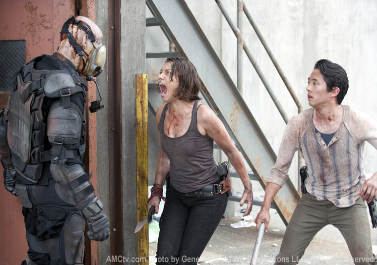 Maggie Greene (Lauren Cohan) and Glenn Rhee (Steven Yeun) in Episode 1 of The Walking Dead