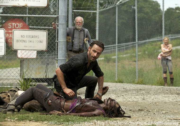 Hershel Greene (Scott Wilson), Rick Grimes (Andrew Lincoln), Michonne (Danai Gurira) and Beth Greene (Emily Kinney) in Episode 7 of The Walking Dead