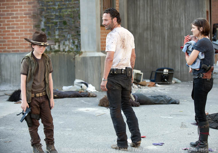 Carl Grimes (Chandler Riggs), Rick Grimes (Andrew Lincoln) and Maggie Greene (Lauren Cohan) in Episode 4 of The Walking Dead