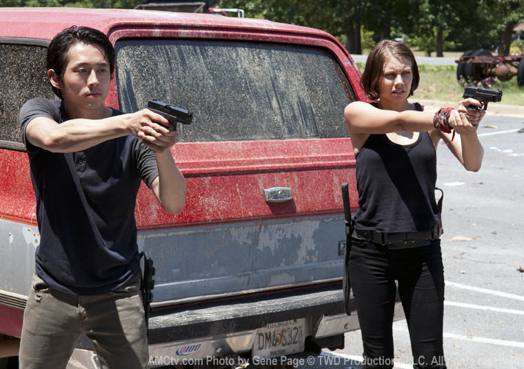 Glenn Rhee (Steven Yeun) and Maggie Greene (Lauren Cohan) in Episode 6 of The Walking Dead