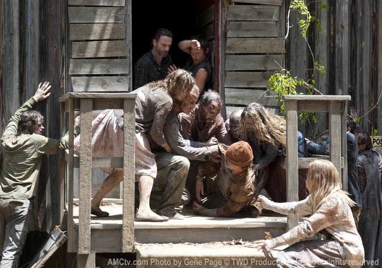 Rick Grimes (Andrew Lincoln), Daryl Dixon (Norman Reedus) and Hermit (Alex Van) in Episode 7 of The Walking Dead
