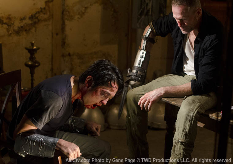 Glenn Rhee (Steven Yeun) and Merle Dixon (Michael Rooker) in Episode 7 of The Walking Dead