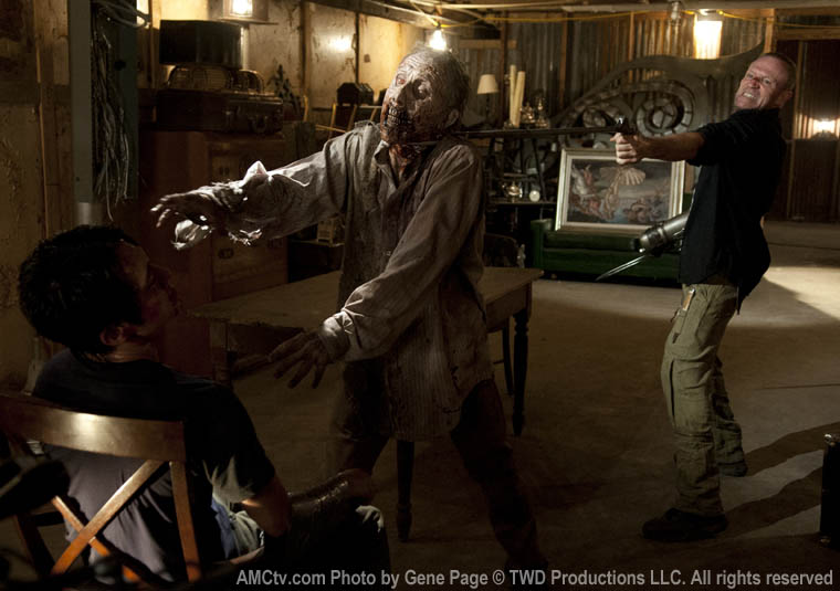 Glenn Rhee (Steven Yeun) and Merle Dixon (Michael Rooker) in Episode 7 of The Walking Dead
