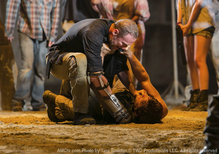 Merle Dixon (Michael Rooker) and Daryl Dixon (Norman Reedus) in Episode 9 of The Walking Dead