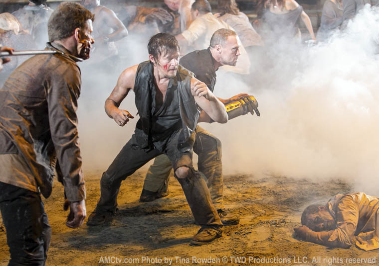 Daryl Dixon (Norman Reedus) and Merle Dixon (Michael Rooker) in Episode 9 of The Walking Dead
