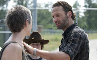 <em>The Walking Dead</em> Cited in <em>New York</em> TV Feature; Season 4 First-Look Photo in <em>E!</em>, <em>USA Today</em>