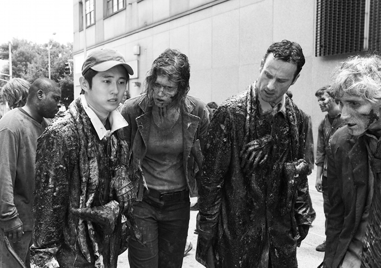 Glenn Rhee (Steven Yeun) and Rick Grimes (Andrew Lincoln) in Episode 2 of The Walking Dead