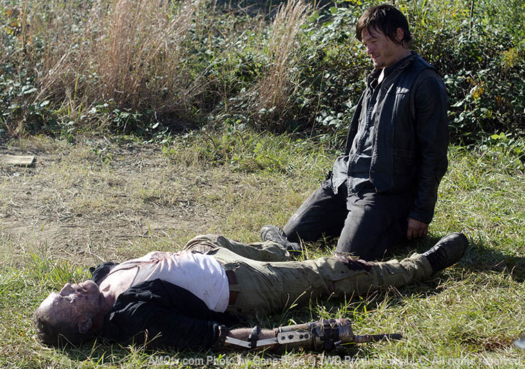 Merle Dixon (Michael Rooker) and Daryl Dixon (Norman Reedus) in Episode 15 of The Walking Dead