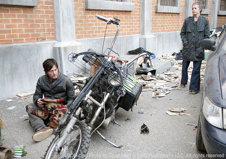 Daryl Dixon (Norman Reedus) and Carol Peletier (Melissa McBride) in Episode 16 of the Walking Dead