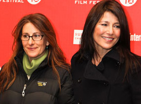 Catherine Keener and Amanda Peet at the “Please Give” Premiere (photo)