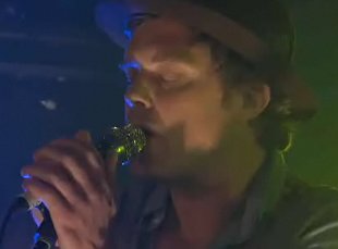 Shadow Shadow Shade Perform “Did Not the Lights Go Out For You” (photo)