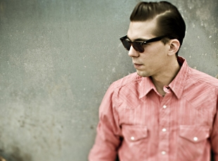 Exclusive: Justin Townes Earle performs “Keep on Wandering.” (photo)