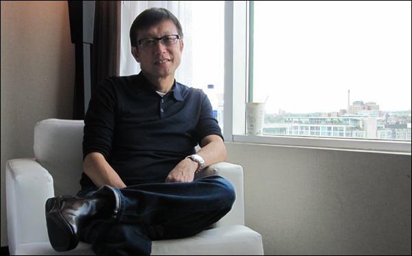Andrew Lau’s Kiss With a “Fist” (photo)
